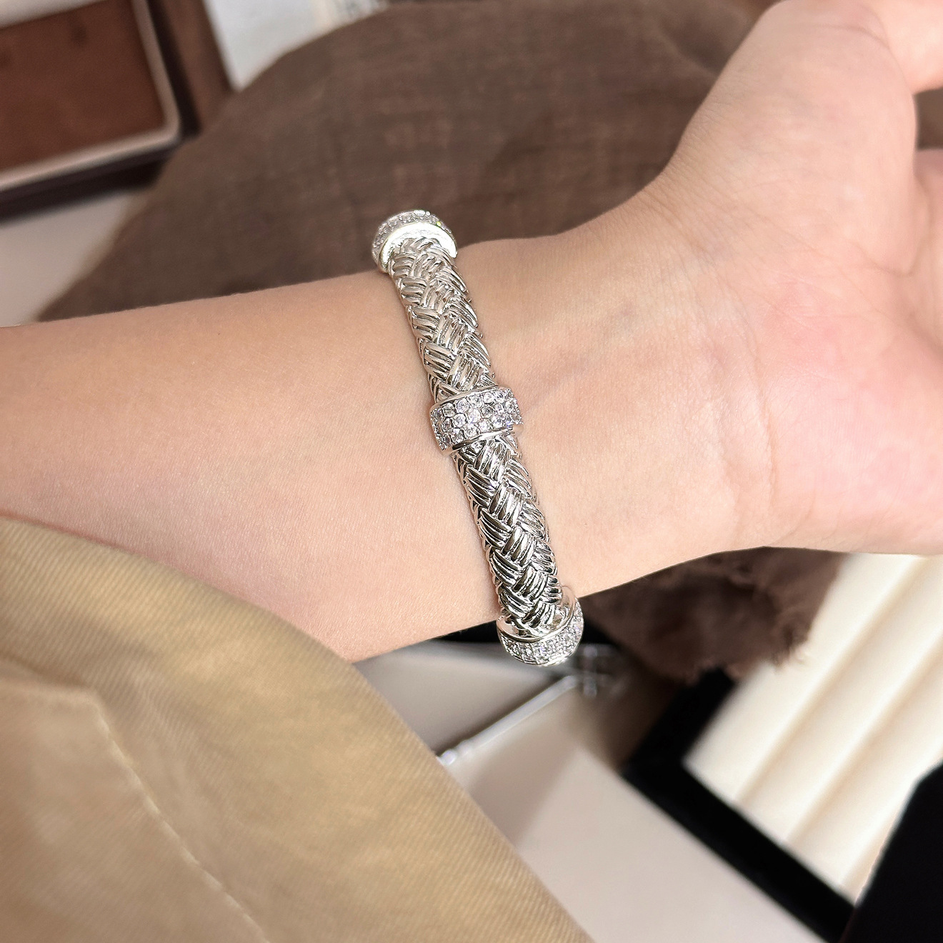 Vintage industria pesada exagerada pulsera de apertura de tendencia nacional nueva pulsera de tejido dibujada a mano de estilo chino mujer lujosa sensación de alto nivel