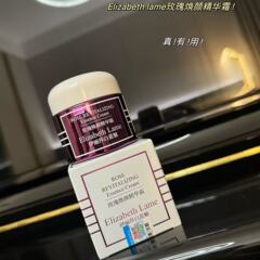 エリザベスブルー魅バラの顔のエッセンスクリームは水を補います。保湿クリームは肌を潤します。