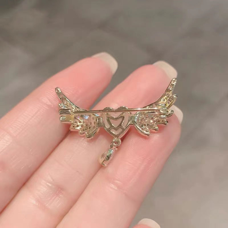 Elegant Glam Pin Heart Shape Wings Alloy Inlay Zircon Women's Brooches display picture 3