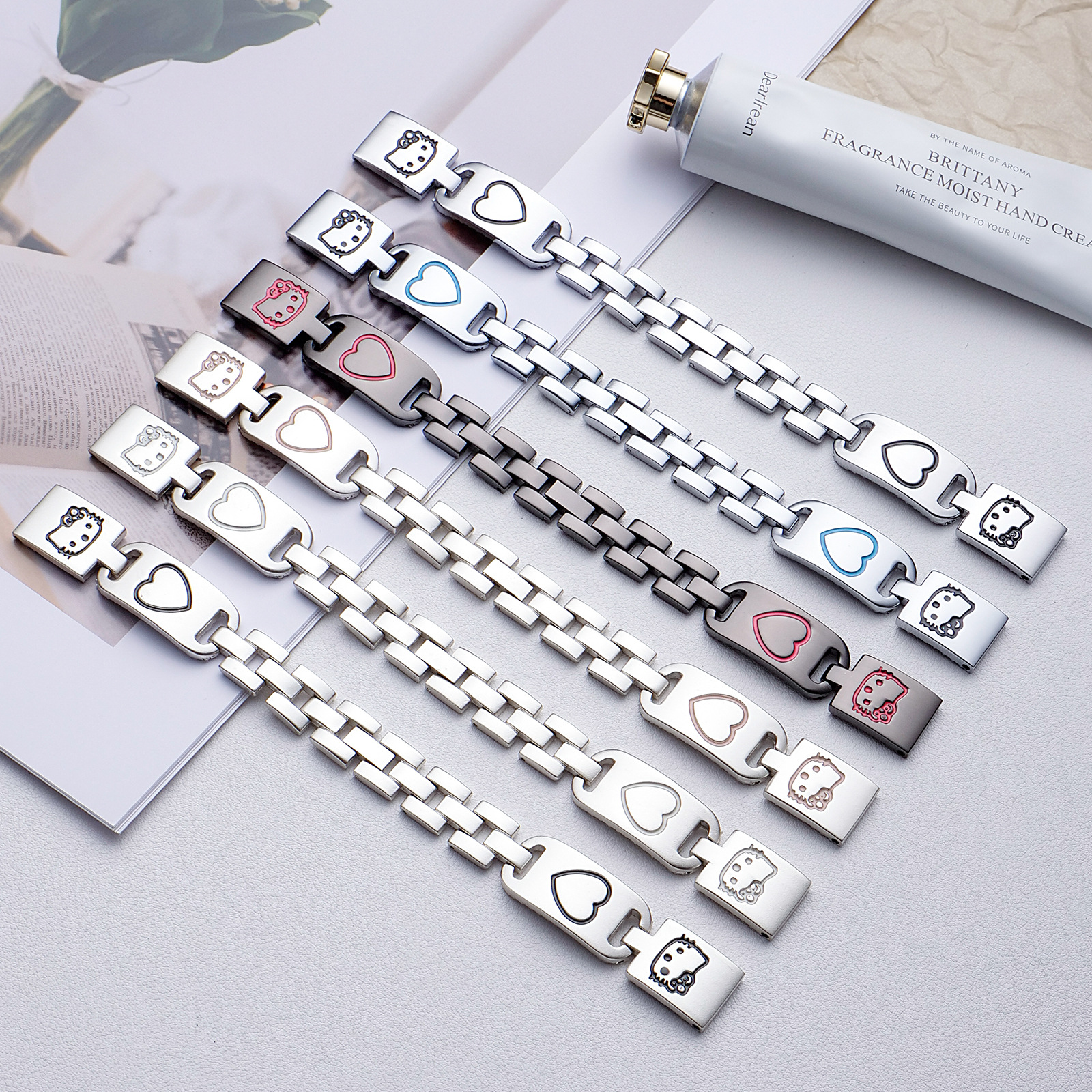 New Love Kitty Hello Kitty Suitable for Apple Watchs11 Watch Strap Women's Cute Watch Chain 14mm