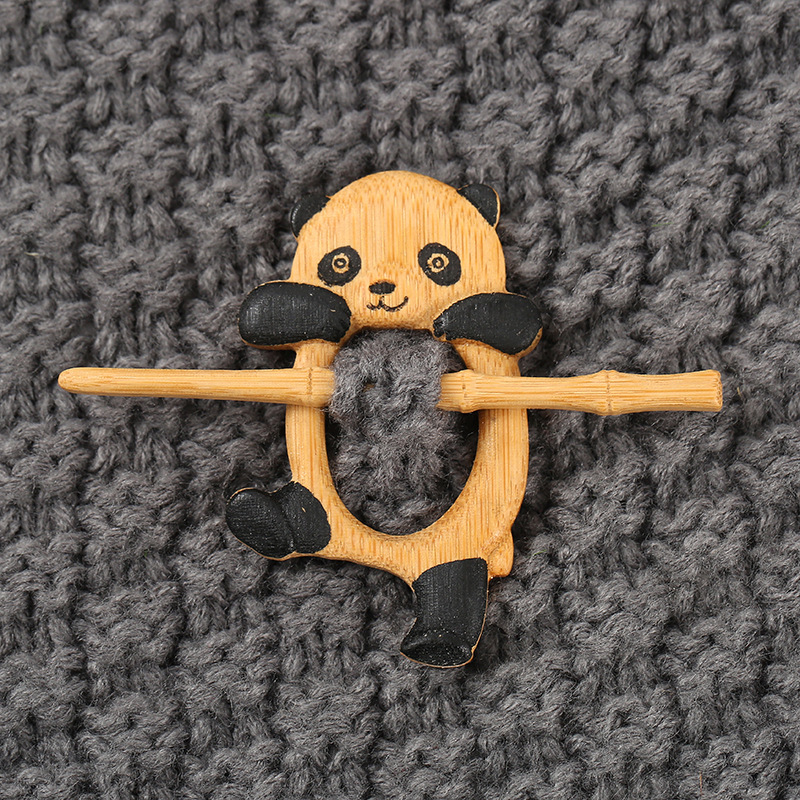 Hot Selling Cute Animal Autumn and Winter Sweater Wooden Brooch Clothing Pin Three-dimensional High-grade Decorative Accessories Buckle
