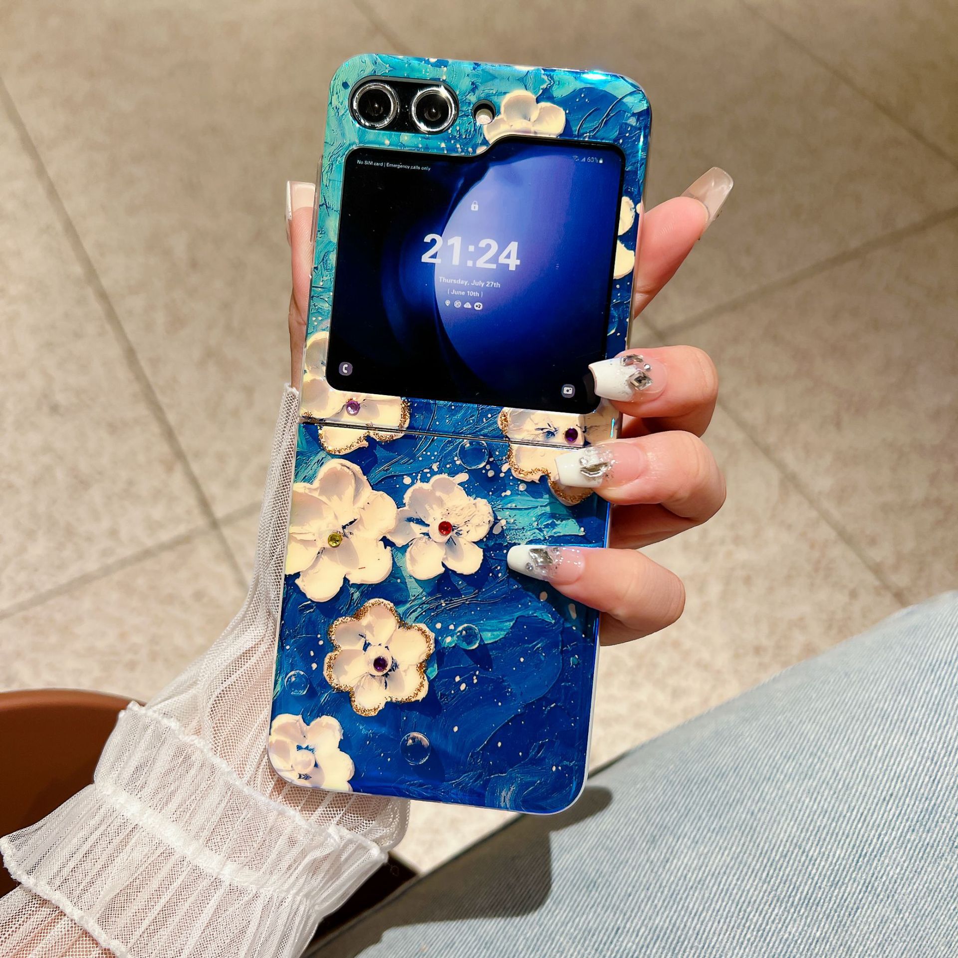 Blue light white flower for Samsung zflip5 phone case new zflip3/4 folding screen saver case_voghion.com
