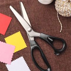 Wholesale toothbrush-shaped triangular saw-tooth scissors, handmade lace scissors, curved wave scissors