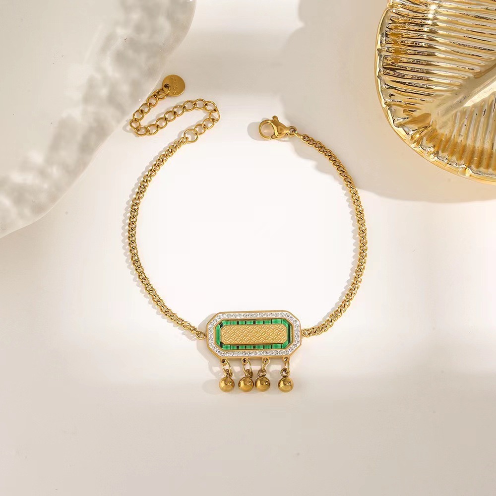 Pulsera de trébol de acero titanium vendedora caliente transfronteriza europea y americana con incrustaciones de concha pulsera colgante pulsera de diseño avanzado sin desvanecimiento al por mayor