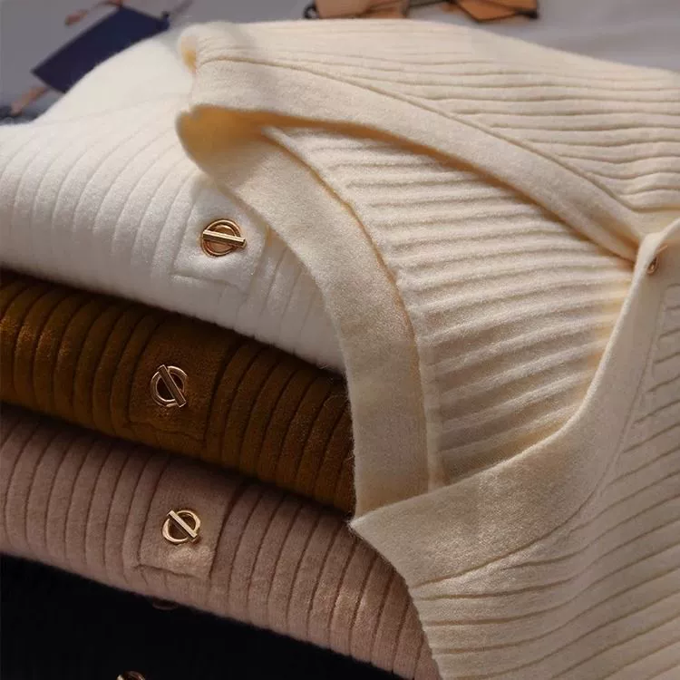 Нижняя рубашка женская маленькая ароматная весна и осень 2025 новый свитер с v-образным вырезом