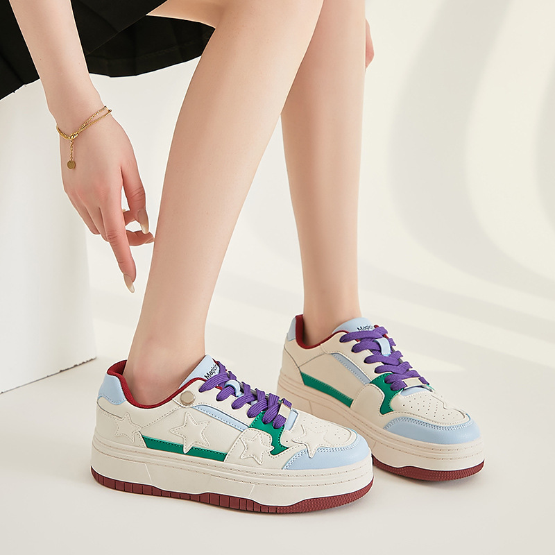 Zapatillas deportivas blancas con detalles en cuero Augu Shiden para mujer, nueva moda primavera 2026, estilo casual, suela gruesa, diseño con bloques de color.