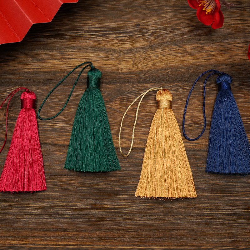 8cm small tassel tassel fan bookmark tassel pendant small fat spike Chinese clothing hair accessories bag accessories hanging spike wholesale