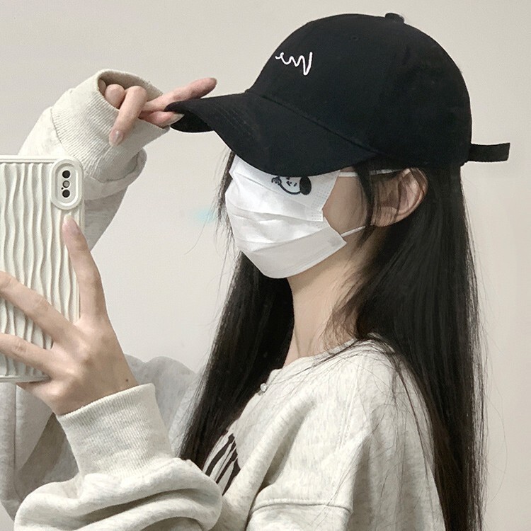 黒い野球帽の女性2025の新型は頭を大きくして顔を大きくします。|undefined