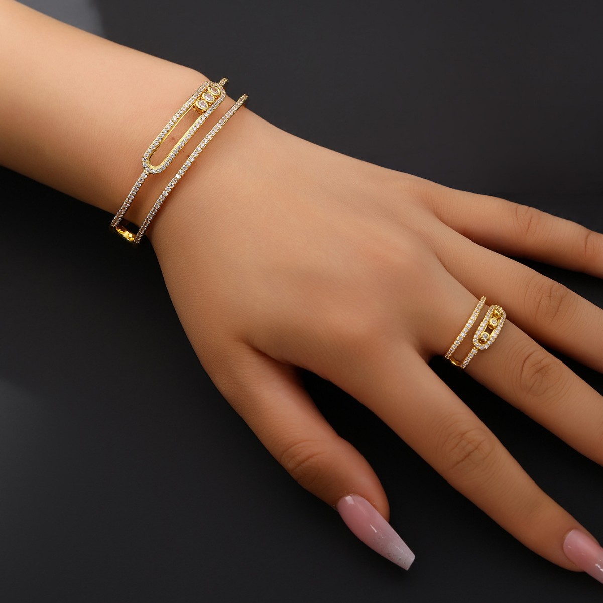 Bracelet with zircon