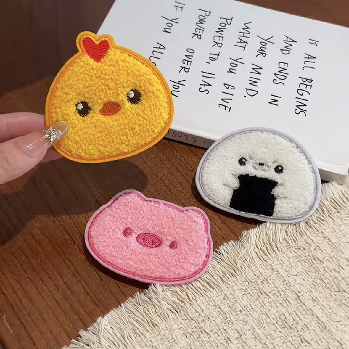 Cute Cartoon Magic Tape Seamless Bangs Stickers, Chick and Pig Head Rice Ball Hair Stickers, Girl's Side Hair Tidying Tool