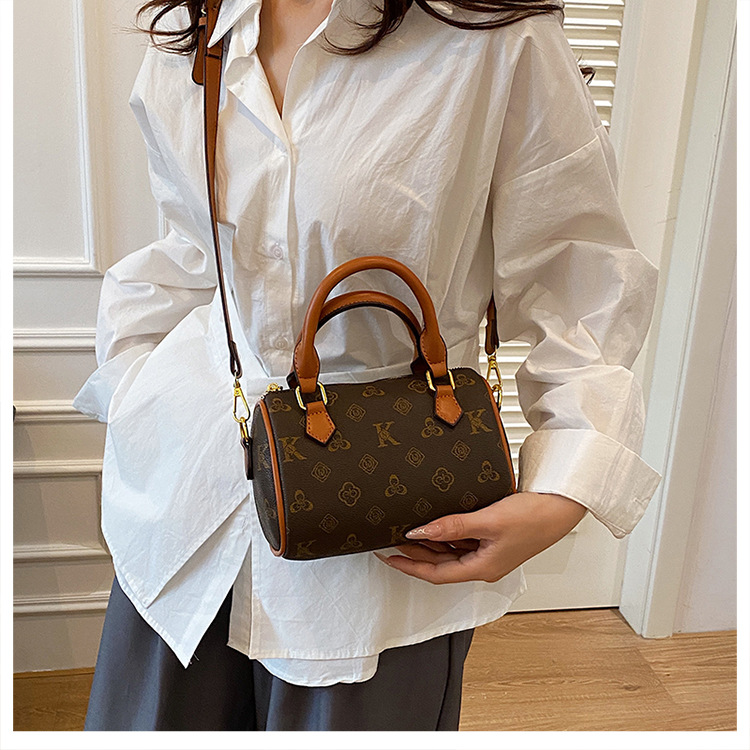 Neue Boston Pillow Bag für Damen, klassischer Stil, florale Einzelschulter-Handtasche für Senioren, weiches Leder, kleine quadratische Tasche für den täglichen Gebrauch. – Detail 9