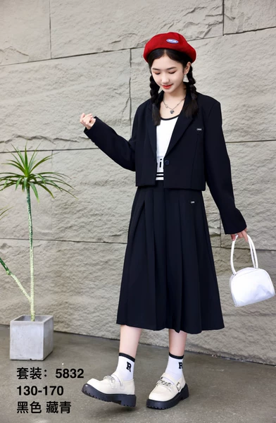 Black 5832
