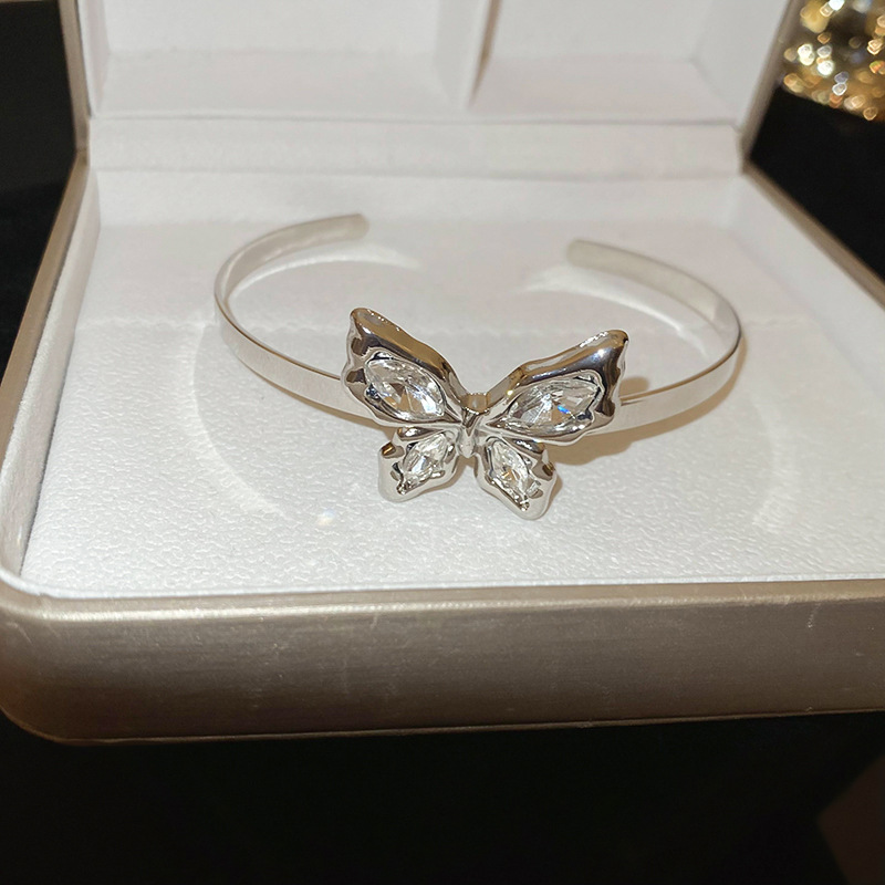 Brazalete abierto de mariposa de diamantes súper parpadeante transfronterizo, brazalete de temperamento de lujo ligero de moda, joyería de todo fósforo de alta gama, mujer