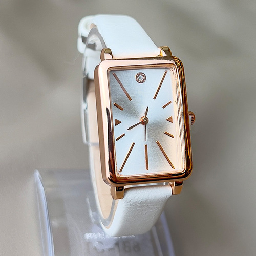 New Small Green Table Lady Retro Fashion Square Quartz Watch Wholesale Manufacturer