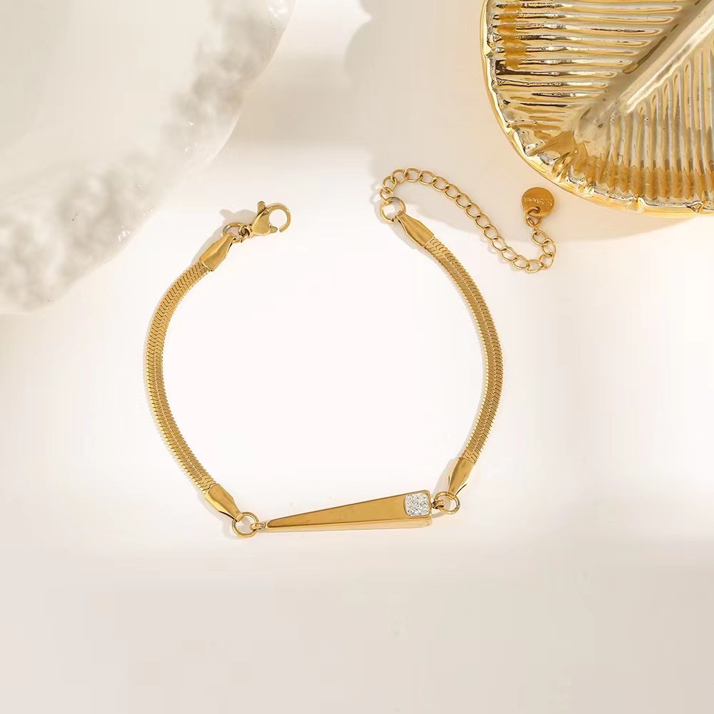 Pulsera de trébol de acero titanium vendedora caliente transfronteriza europea y americana con incrustaciones de concha pulsera colgante pulsera de diseño avanzado sin desvanecimiento al por mayor