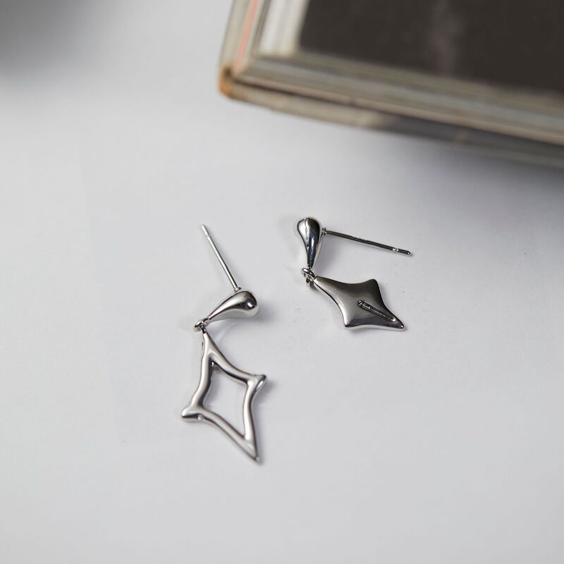 [Day and Night Starlight] Star Four-Pointed Star Earrings Everyday Easiest for Match Personalized Earrings Mosquito Repellent Disc Ear Clips