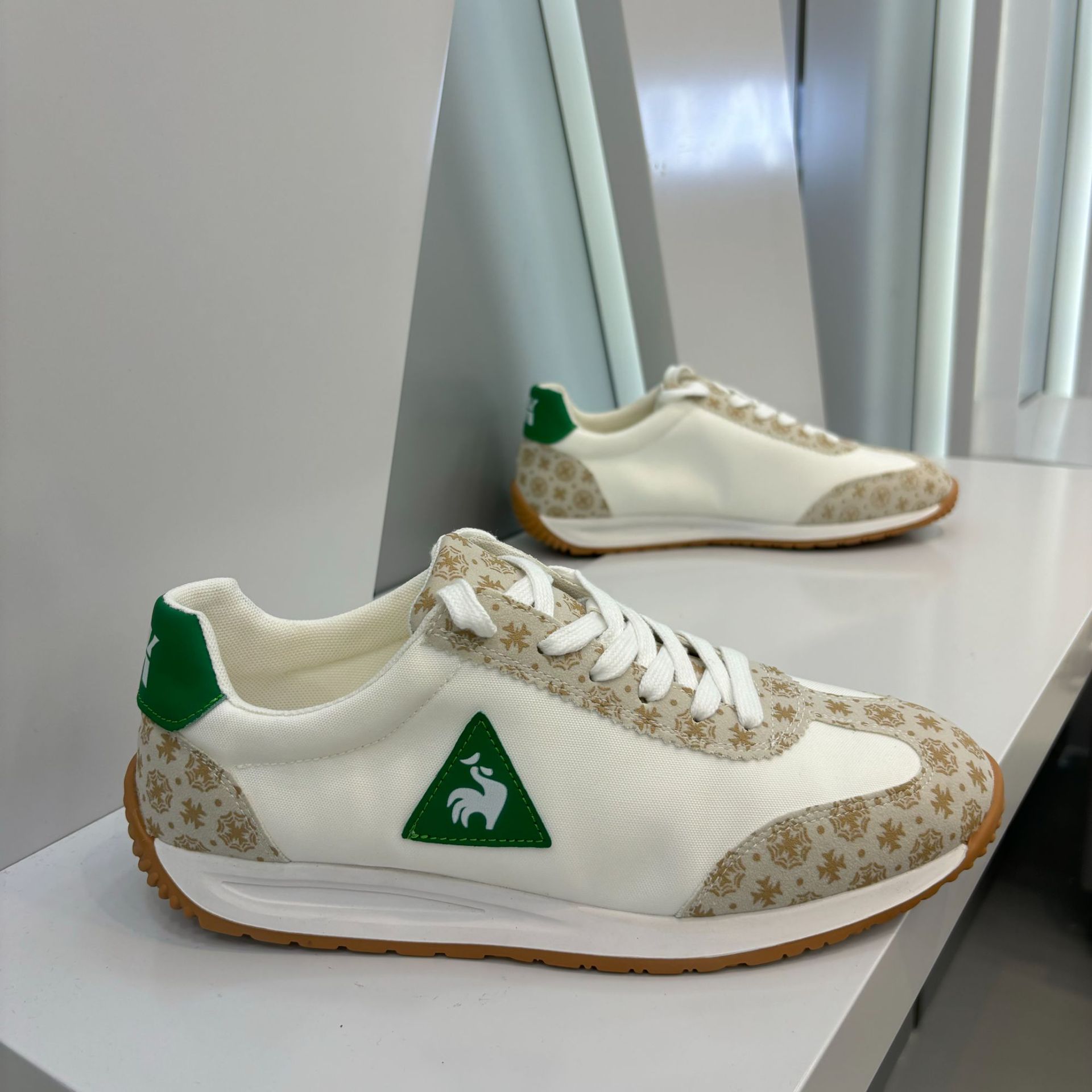 Sneakers uomo bianche scarpe casual comode da passeggio_voghion.com