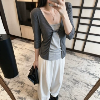 韩系撞色假两件扭结长袖T恤女早秋修身显瘦设计感内搭打底衫上衣