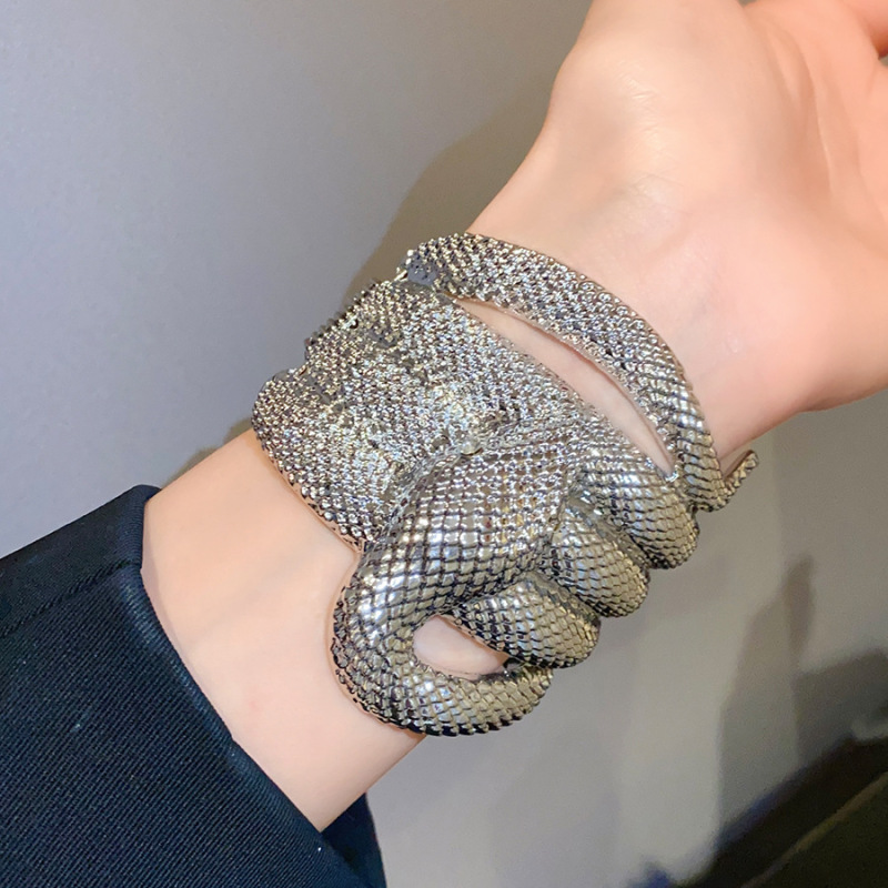 冷たい風のシンプルな金属の格子縞のブレスレット欧米の越境する新型の手環の小さい大衆のファッションの高級感の手飾りの卸売り|undefined