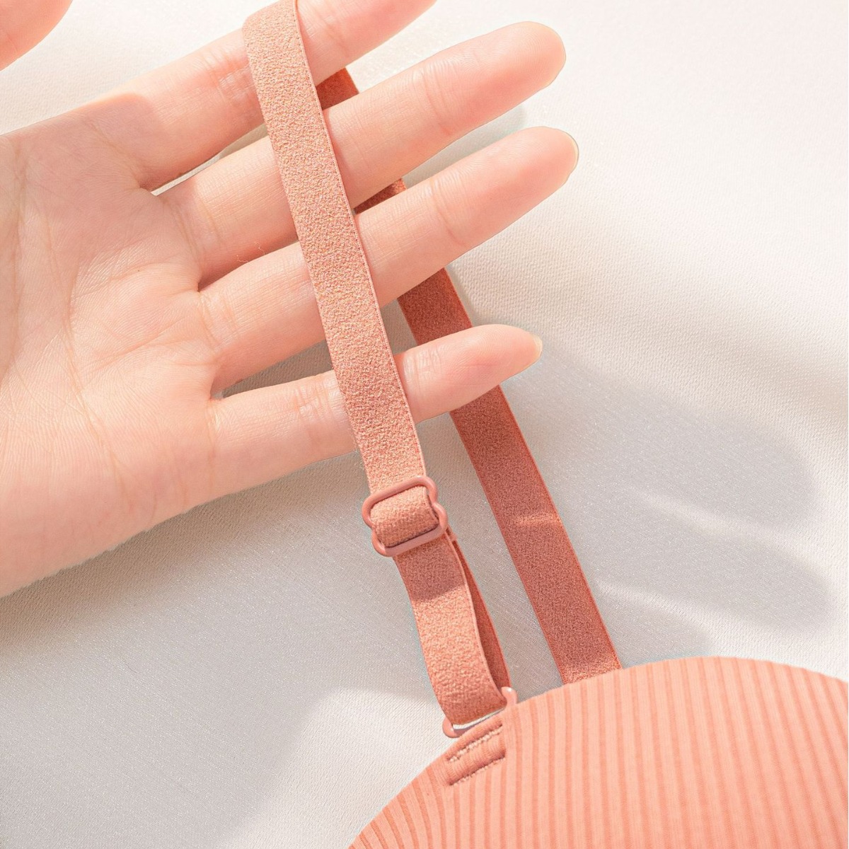 Venta directa de fábrica comercio electrónico transfronterizo Sudeste de Asia Vietnam Tailandia damas sin costuras pecho pequeño tridimensional colección lateral sujetador