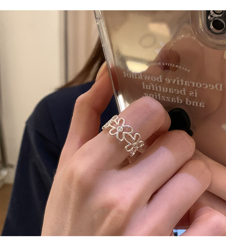 Minimalist Hollow Flower Ring For Women In Pure Silver Adjustable_voghion.com