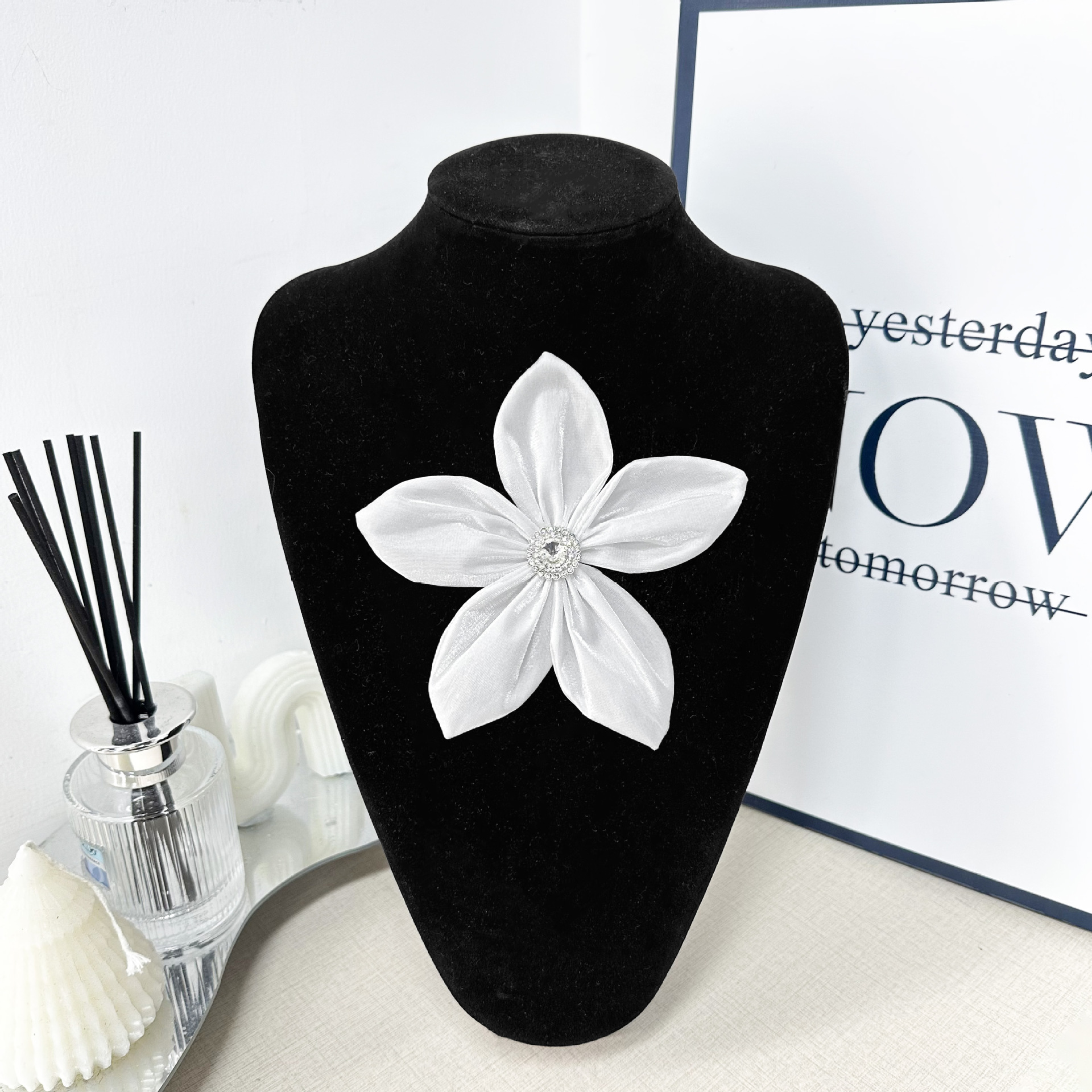 Nuevos accesorios de tela de diamante multiangular 14cm accesorios de flores de perlas cosidas a mano accesorios de ropa para niños