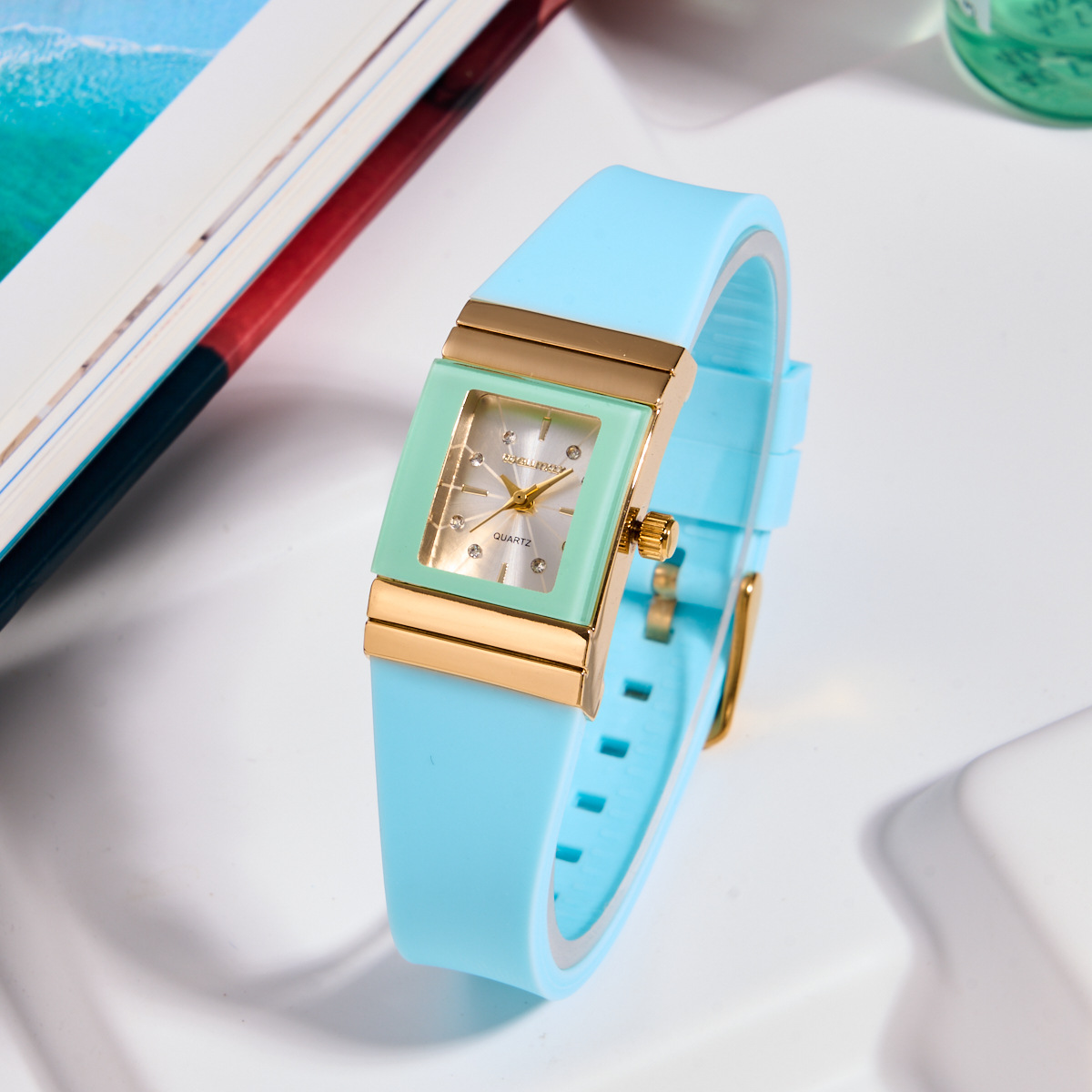 Heiße verkaufende neue kleine quadratische Damenuhr mit Silikonband, modische Damenuhr mit Diamanteinlage, trendige und personalisierte Quarzuhr_voghion.com