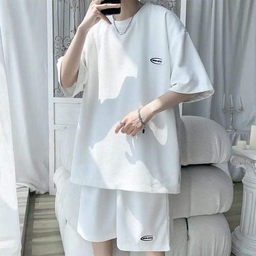 Men's Summer Youth Streetwear Casual Set with Loose Short-Sleeve T-Shirts and Korean-Style Short Shorts, Two-Piece Street Smart Athleisure Outfit