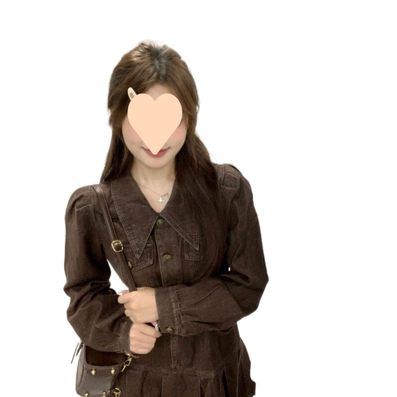 美ラードはレトロな長袖のデニムのワンピースを着ています。|undefined