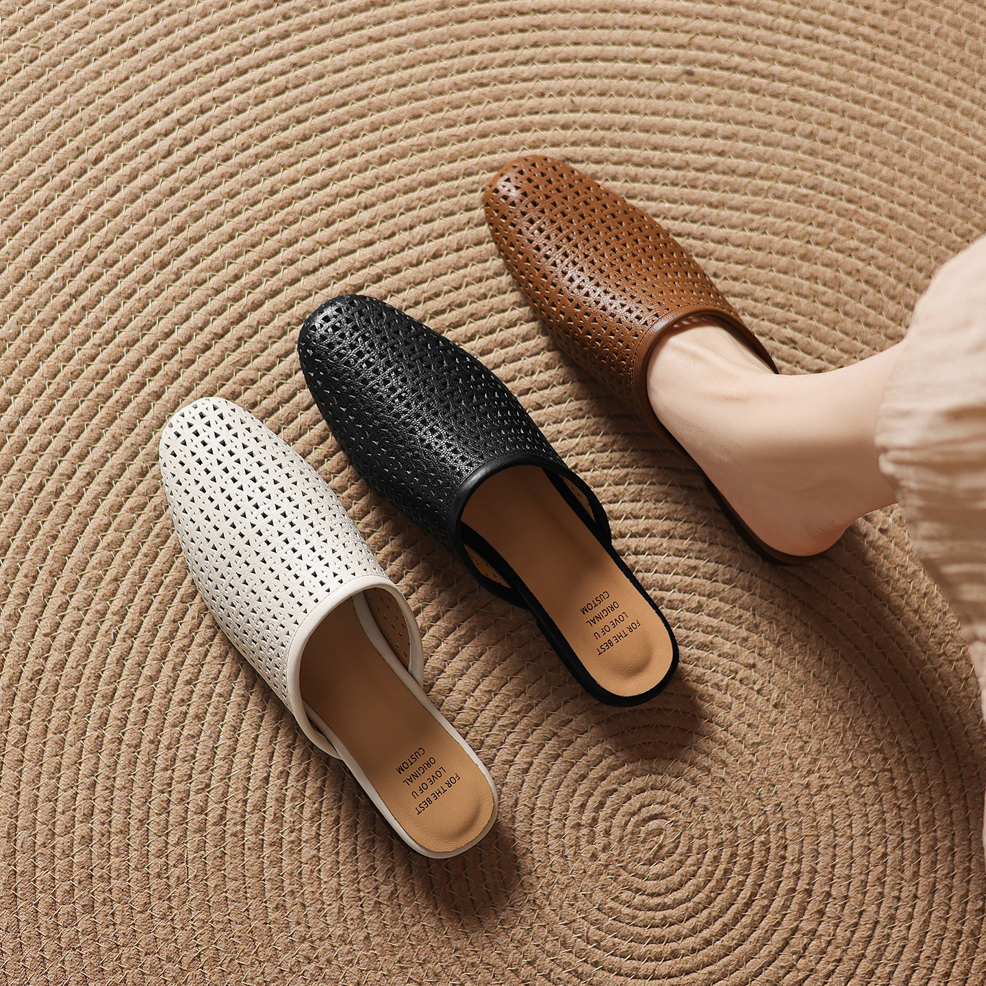 Dép sandal nữ quai chữ V đế bệt da bò mùa xuân hè — đen