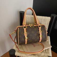 �ž�ޢ���s�¿�r�д����������μ�б���������Ů�����e���^��