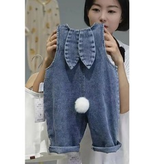 子供用デニムサスペンダーパンツ春と秋のウサギの耳の男女の子供の洋気のかわいいカジュアルなズボンのズボンの赤ちゃんのズボン