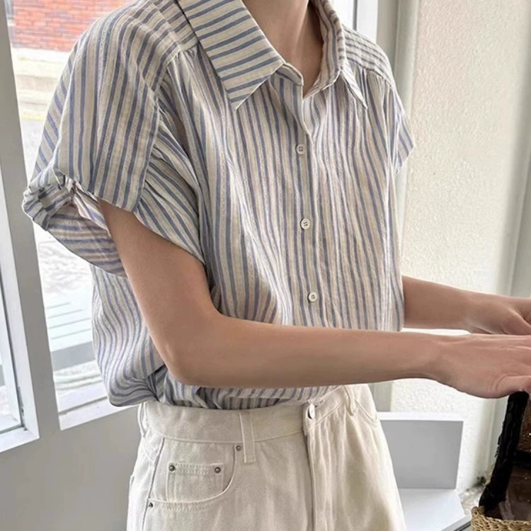 Летняя рубашка с маленькими летящими рукавами, футболка в гонконгском стиле, полосатая рубашка-поло с короткими рукавами, женская нишевая однобортная рубашка на пуговицах контрастного цвета