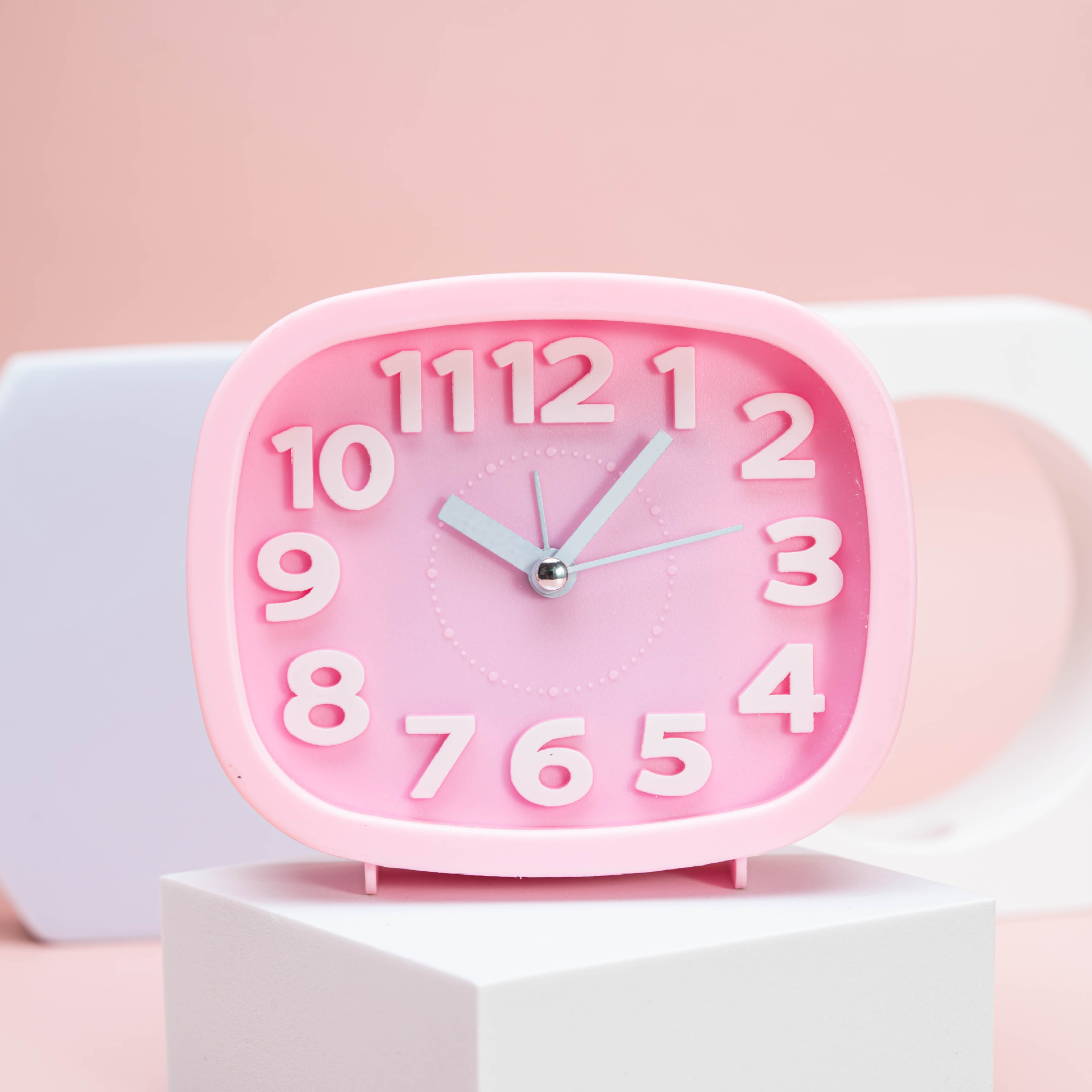 Fábrica al por mayor personalizada estudiante reloj de los niños mesita de noche reloj de cuarzo mudo escritorio pequeños adornos reloj despertador reloj electrónico