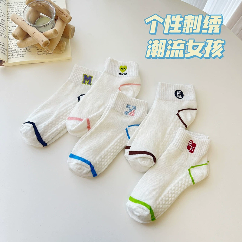 Серебряный? Нет. Оригинал: Mid‑calf breathable lace socks, embroidered cute motifs (rabbit/heart/flower), one size