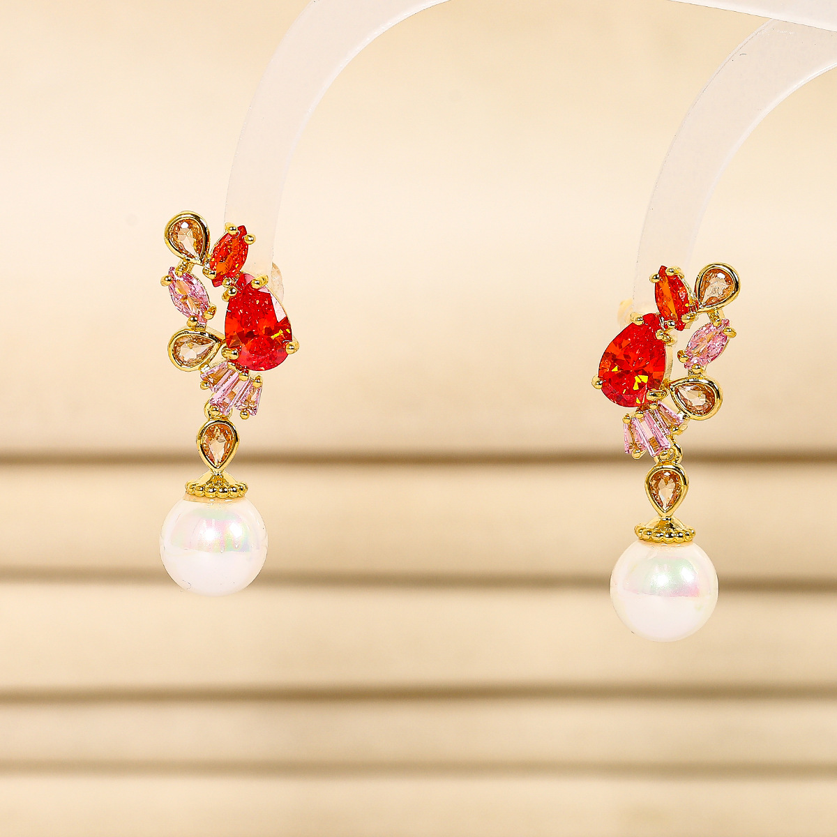 Earrings drop-shaped from pearl