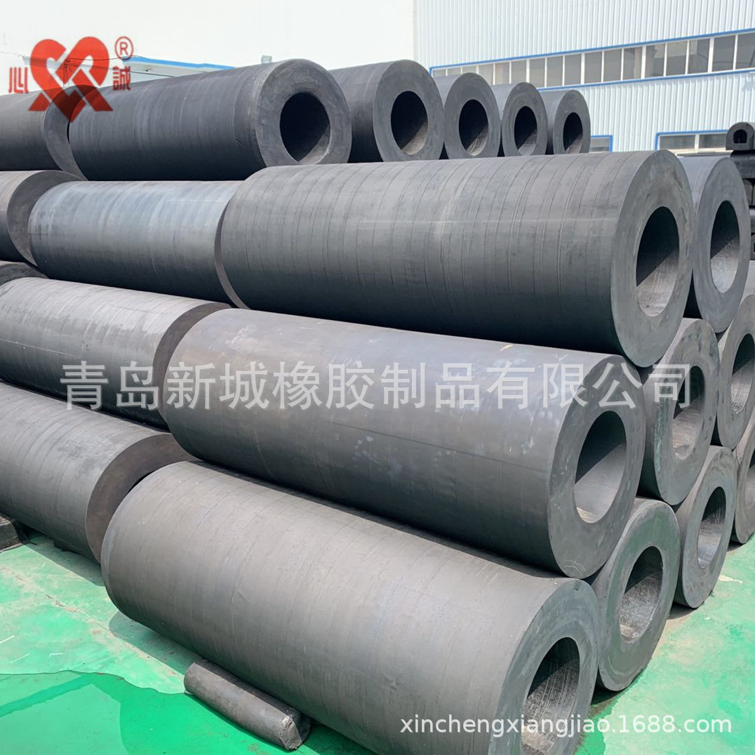 Cylindrical rubber fenders (4)