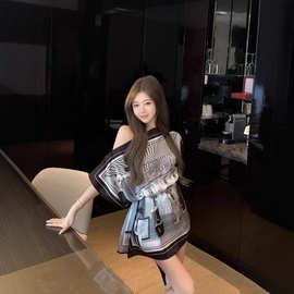 纯欲性感短袖慵懒宽松印花斜肩蝙蝠袖上衣女设计感小众露肩T恤女