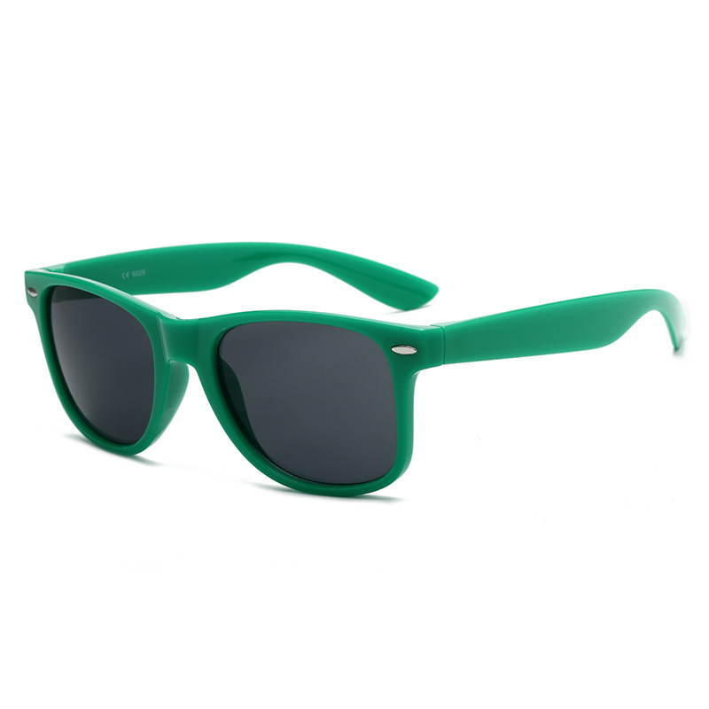 Gafas de sol retro de moda 2025, estilo caramelo con clavos de sombrilla de arroz, venta al por mayor directa de fábrica