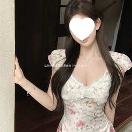 蕾丝碎花小飞袖连衣裙女2026夏季新款修身短裙v领收腰a字雪纺裙子