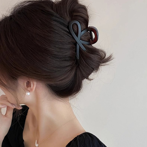Niche design, simple half-tied hair clip, feminine and high-end hair clip, 2024 new style hair clip headgear