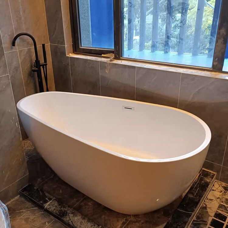 Home-use integrated seamless oval drop-shaped freestanding acrylic bathtub for small spaces, suitable for homestays and hotels, popular online