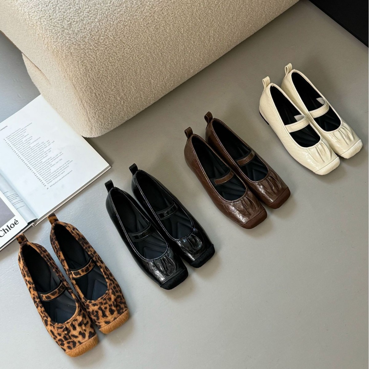 Retro fashionable Mary Jane shoes square toe flat made of soft…