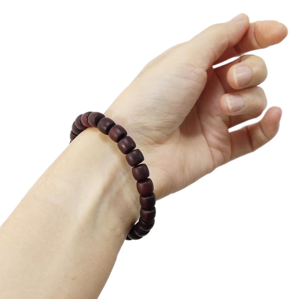 Fabricantes de brazaletes de sándalo rojo de hoja pequeña venden al por mayor regalos promocionales de pulseras antiguas para hombres y mujeres, productos de bienestar en vivo