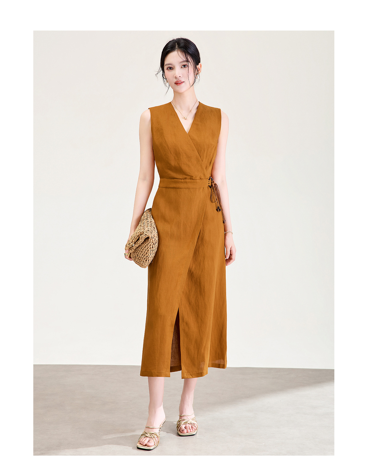 Đầm maxi nữ thắt eo phong cách Old Money chất liệu vải gai phối lụa — màu trắng ngà chi tiết 14