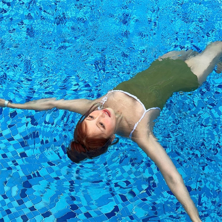 撞色吊带连身游泳衣女学生韩版日系新款度假泳装厂家货源一件代发