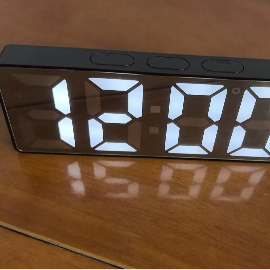 Многофункциональное зеркало-часы с LED-подсветкой и ночником, работающее от батареек и сети, для дома и учебы, с функцией будильника для студентов