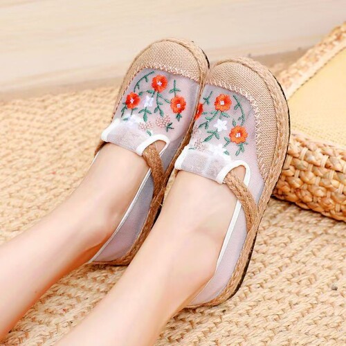 New products, old Beijing cloth shoes, summer women's retro soft sole, non-slip mesh, embroidered shoes, and slip-on flat slippers.