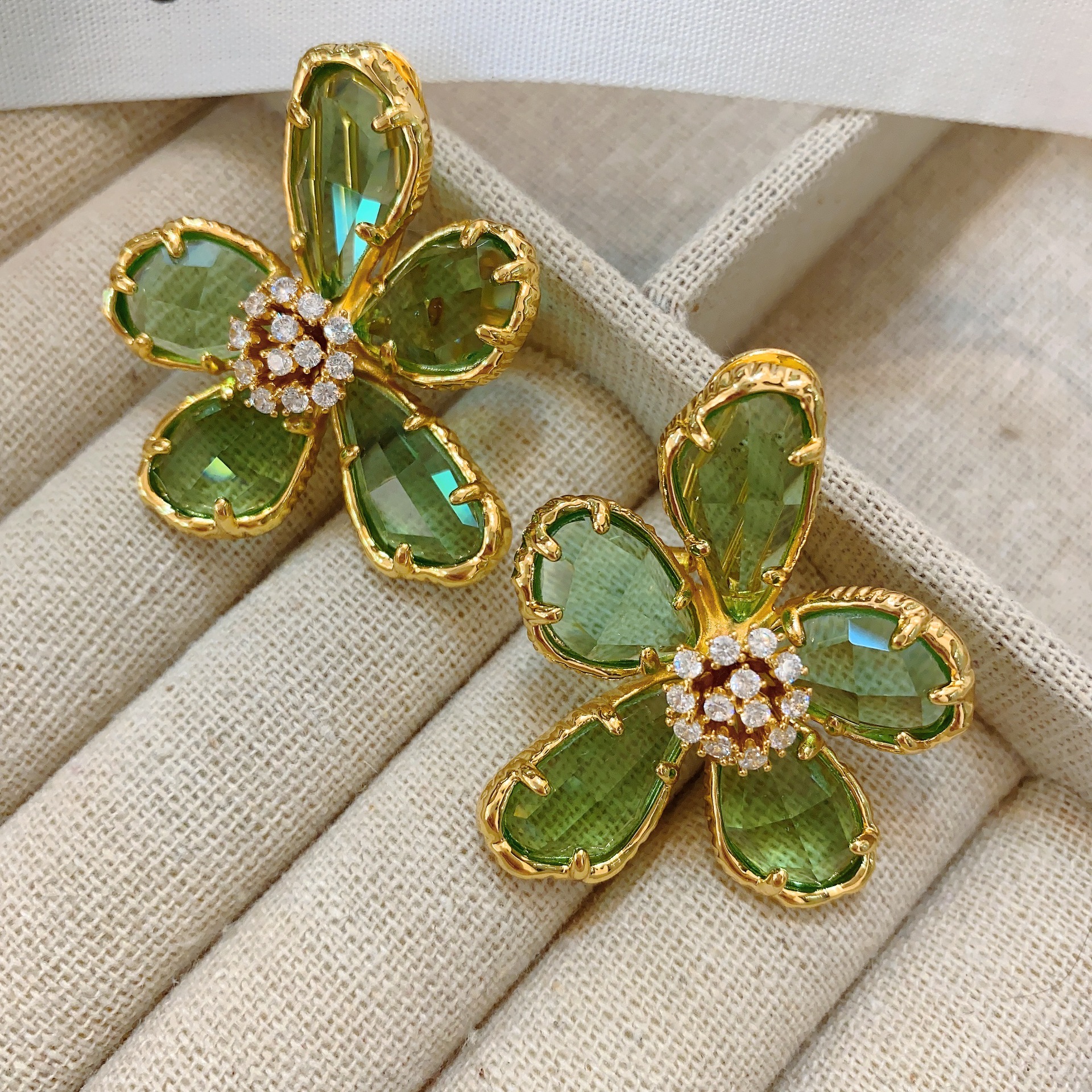 Daily Occasion Alloy Material Wholesale Jewelry Vintage Style Flower Alloy Plating Ear Studs