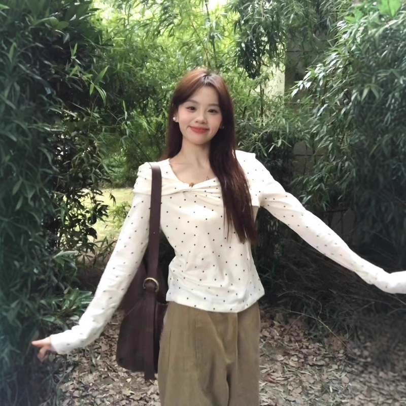 White Polka Dot T-Shirt for Women, Early Autumn Design, Stunning and Beautiful, Long-Sleeved Korean Style Chic Twist Top, Base Layer Shirt